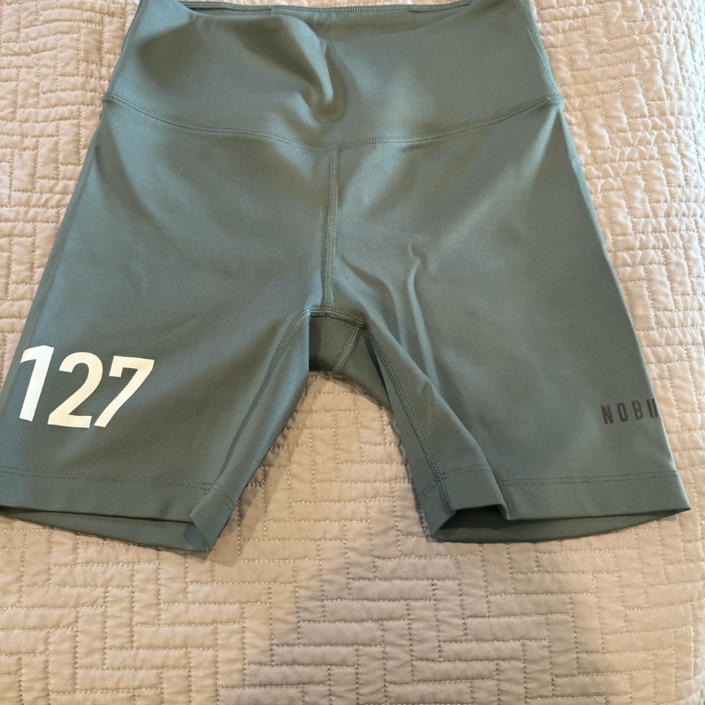 NOBULL Sleek shorts 6’’ SMALL - Picture 2 of 6